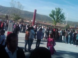 Sólo pudieron llevarse boletos quienes compraron por internet y traían su comprobante.  /