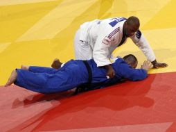 Teddy Riner (Arriba), judoca francés cinco veces campeón del mundo, fue el encargado de colaborar para checar los sistemas. ARCHIVO  /