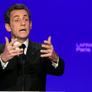 Sarkozy critica propuestas de Hollande para gobernar Francia