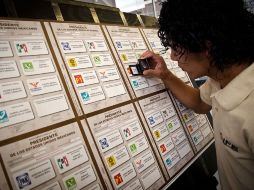 Personal del IFE continúa el proceso de impresión de las boletas electorales que se utilizarán. NOTIMEX  /
