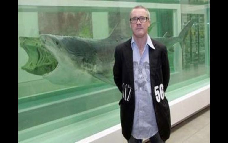 Se expone ''The Physical Impossibility of Death in the Mind of Someone Living'' donde suspendió un tiburón en foromol. ESPECIAL  /