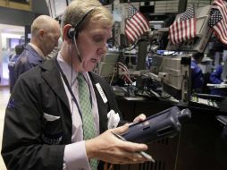 Wall Street vio con preocupación cómo la prima de riesgo de España superó los 400 puntos. ARCHIVO  /