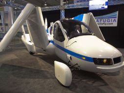 Al desdoblar sus dos alas situadas en las puertas laterales vuela hasta una altura de 427 metros. REUTERS  /