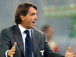 Mancini podría confiar el eje de su ataque al italiano Mario Balotelli. ARCHIVO  /