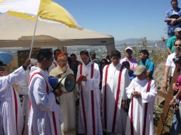 Las tradicionales 14 estaciones del Viacrucis se establecieron en varios lugares del Santuario de los Mártires.  /