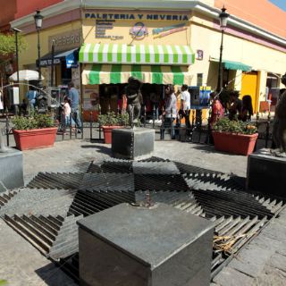 Consignan a ladrón y compradores de ''niño meón''