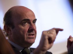 Luis de Guindos, atribuye la fuerte subida que ha registrado la prima de riesgo a las dudas sobre el crecimiento en Europa.REUTERS  /