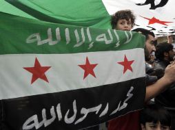 Miles de personas se concentraron para celebrar el  65º aniversario del nacimiento del partido Baas en el poder en Siria. EFE  /