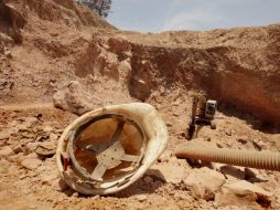 Los trabajos de remoción del derrumbe continúan a cargo de los Bomberos. ARCHIVO  /