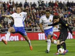 Lionel Messi (der.) se hizo presente con dos goles en el partido. REUTERS  /