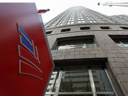 Los manifestantes se detuvieron frente a una sucursal del Bank of America para protestar. ARCHIVO  /