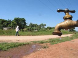 El agua potable es el problema más grave para los capitalinos desde hace décadas. ARCHIVO  /