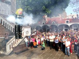 Artesanos del barrio Del Artista celebran este Sábado de Gloria con la tradicional quema de Judas. NTX  /