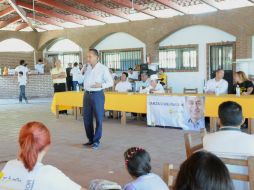 En Cihuatlán sostuvo una reunión con más de 250 líderes del municipio. ESPECIAL  /