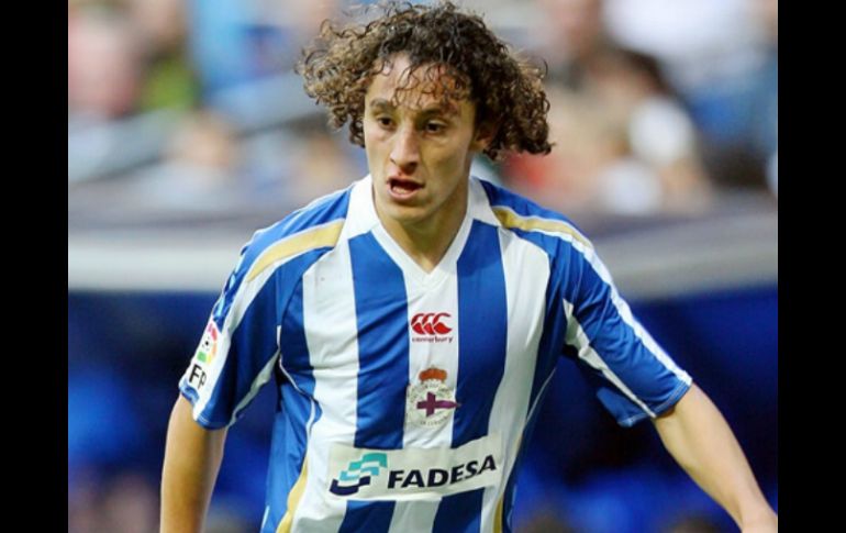 El mexicano desbordó por la banda izquierda y mandó pase para la anotación de Juan Carlos Valerón. ESPECIAL  /