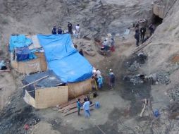 Un nuevo derrumbe ha dificultado el rescate de los mineros lo que ha obligado a trabajar por otros frentes. REUTERS  /