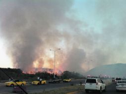 El incendio fue sofocado alrededor de las 21:20 horas. ESPECIAL  /