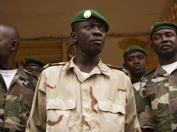 El jefe de la junta militar que gobierna Mali desde el golpe de estado del 22 de marzo, Amadou Haya Sanogo (C). EFE  /