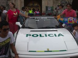 Un Ferrari decomisado al narcotráfico y convertido en patrulla policial, forma parte de los dispositivos de seguridad. NOTIMEX  /