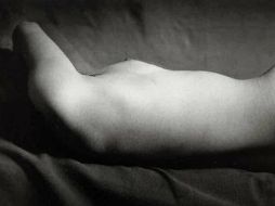 Reproducción cedida por el Metropolitan de Nueva York de una fotografía de desnudo tomada por el húngaro Brassai. EFE  /