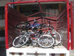 La camioneta fue encontrada con 14 bicicletas nuevas. ESPECIAL  /
