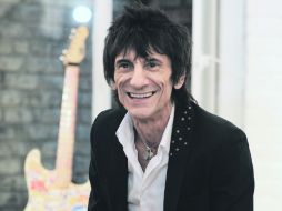 Cuadros y guitarras forman parte de la exposición que el músico inauguró en una galería neoyorquina. AP  /