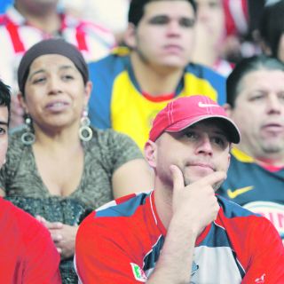 Afición rojiblanca lamenta tener que ver la Liguilla por TV