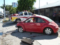Al culpable  del accidente y que manejaba un Beetle rojo, se le podrían dar hasta 10 años de prisión.  /