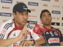 El técnico Ignacio Ambriz y Marco Fabián estuvieron en la rueda de prensa previa al partido. MEXSPORT  /