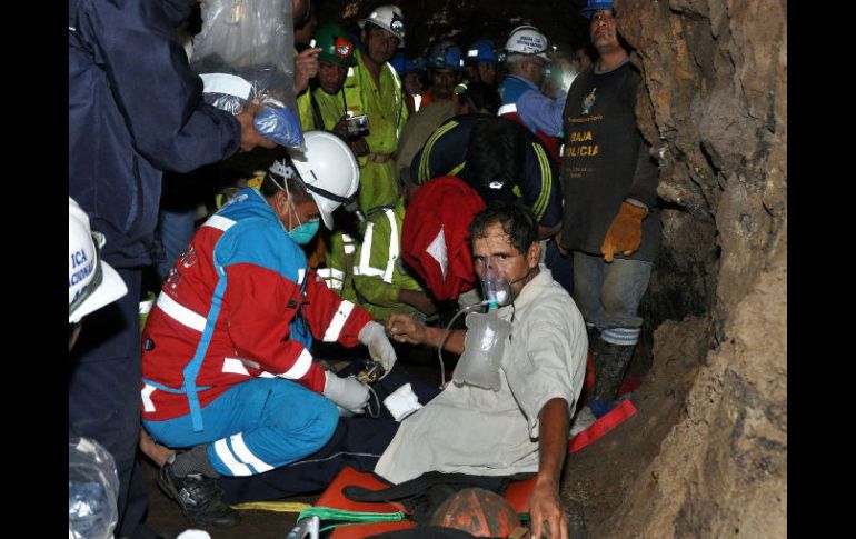 Los mineros permanecieron desde el jueves santo atrapados en la mina informal 'Cabeza de Negro'. EFE  /