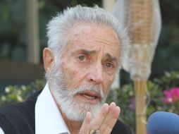 Enmedio de su lucha contra el cáncer pulmonar, Julio Alemán enfrenta otras complicaciones. ARCHIVO  /