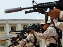 Integrantes del grupo de Fuerzas Especiales Urbanas de la Armada Nacional realizan un ejercicio en Cartagena. EFE  /