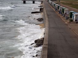 Los países límitados por el Océano Índico dejan vacíos los paseos marítimos tras la evacuación por alerta de tsunami. EFE  /