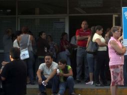 En la clínica 46, ubicada en el cruce de Lázaro Cárdenas y 8 de Julio, se evacuó a los visitantes y al personal.  /
