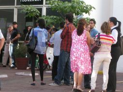 Elementos de Protección Civil estatal coordinaron desalojos en edificios públicos y oficinas.  /