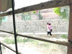 Algunos de los vecinos que dejaron sus viviendas por inhabitables, comenzaron a padecer los problemas del vandalismo.  /