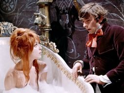 Sharon Tate, en su última película ''La danza de los vampiros'' con el director y actor Roman Polansky. ESPECIAL  /