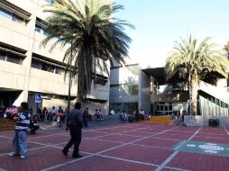 Los desalojos tras el sismo de ayer se registraron en edificios como clínicas. ARCHIVO  /