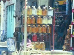 Alrededor del 60% de las bebidas alcohólicas que se venden en México son de dudosa procedencia. ARCHIVO  /