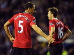 Ferdinand y Carrick luego de la derrota ante el Wigan el miércoles pasado. EFE  /