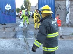 Al sitio acudieron oficiales de Protección Civil y Bomberos de Guadalajara.  /