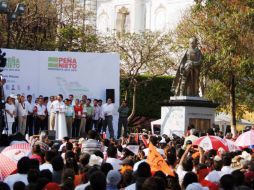 El priista (en la tarima) dice que su campaña se distingue por sus propuestas. NTX  /