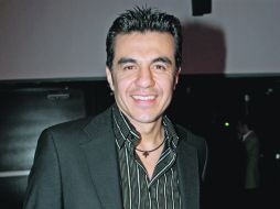 Adrián Uribe tiene un programa a punto de estrenarse, otro preparado para agosto, obra de teatro y un proyecto en cine. EL UNIVERSAL  /