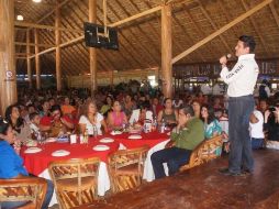 Sandoval se reunió con priistas de Chapala y municipios circunvecinos en un restaurante. ESPECIAL  /
