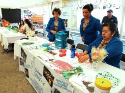 Stands de la Feria que se inauguró esta mañana en la Plaza Fundadores, en el Centro de Guadalajara.  /