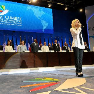 Entona Shakira Himno Nacional de Colombia
