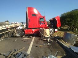 Un choque de tráilers contribuyó a un severo congestionamiento vial en la autopista Guadalajara-Colima. ESPECIAL  /