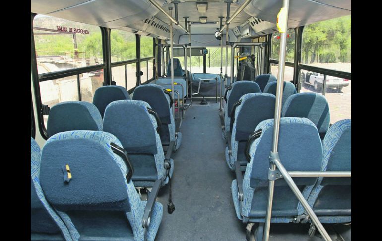 El Ayuntamiento de Tuxcacuesco recibió en comodato dos camiones de pasajeros.  /