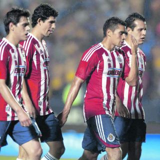 Salcido y “Juninho” dan el tiro de gracia a Chivas