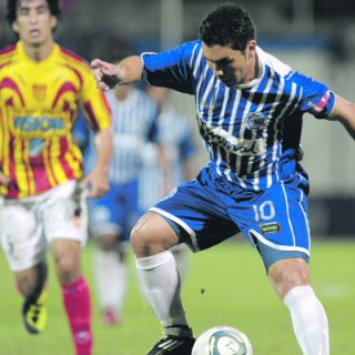 Cabecea, aún con la bala adentro